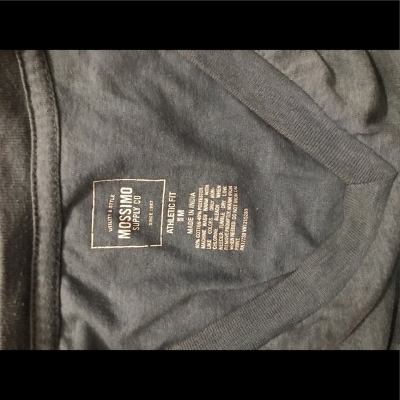 2  Mossimo V neck T shirt! Preowned in excellent condition - Picture 4 of 13